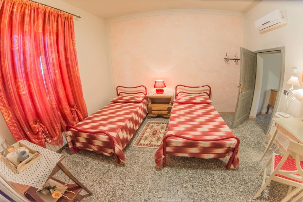 I Due Cipressi Guest House Torrenieri ภายนอก รูปภาพ
