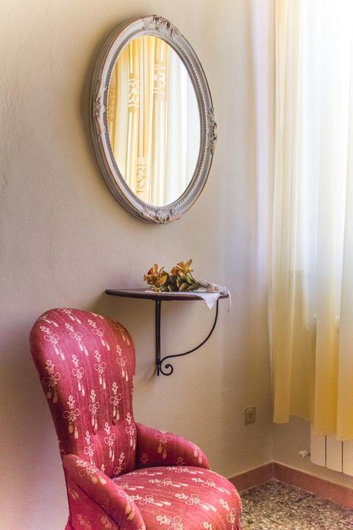 I Due Cipressi Guest House Torrenieri ภายนอก รูปภาพ
