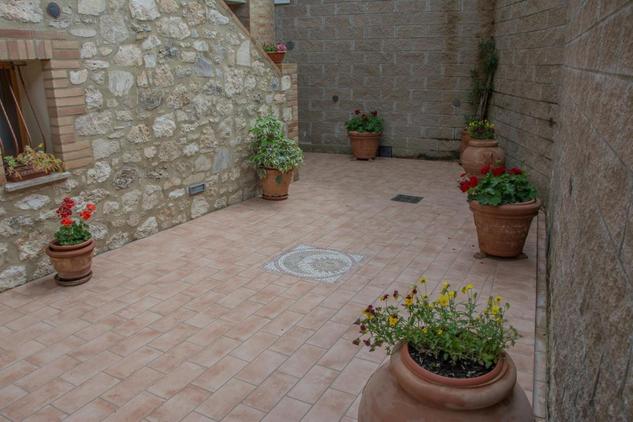 I Due Cipressi Guest House Torrenieri ภายนอก รูปภาพ