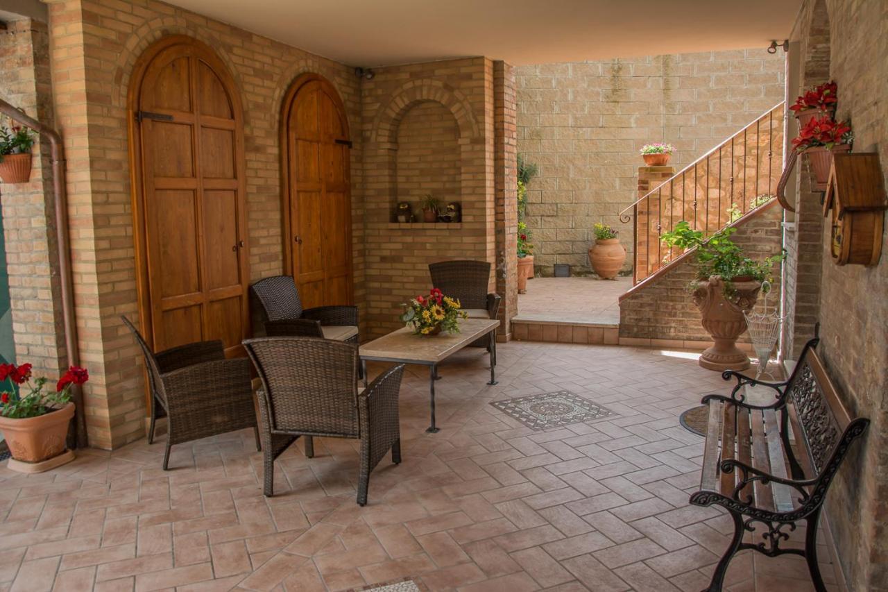 I Due Cipressi Guest House Torrenieri ภายนอก รูปภาพ